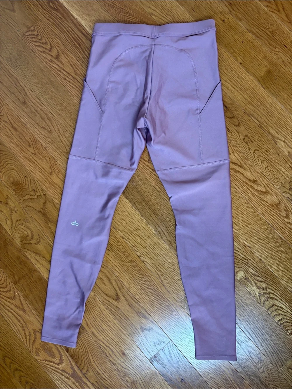 ALO Yoga soft stretch
